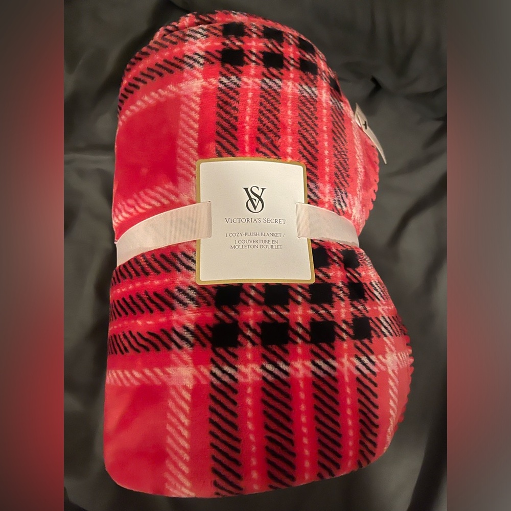 Victoria's Secret Red and Black Plaid Plush Throw Blanket